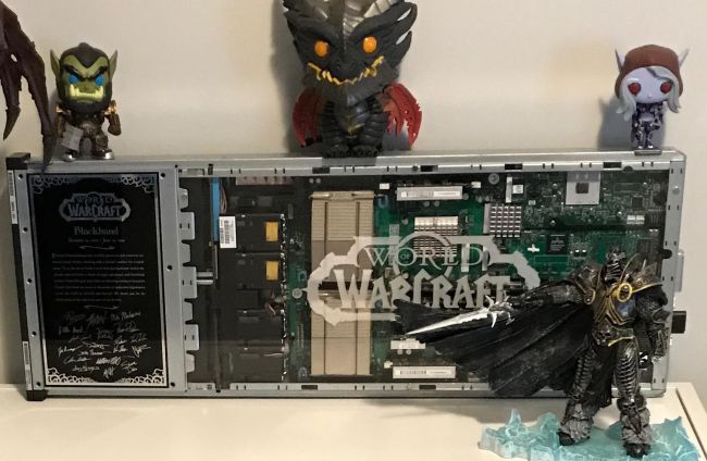 这些玩家很喜欢《魔兽世界》，于是他们买了旧的服务器硬件做收藏