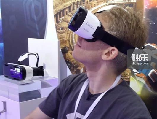 卡马克试戴三星Gear VR