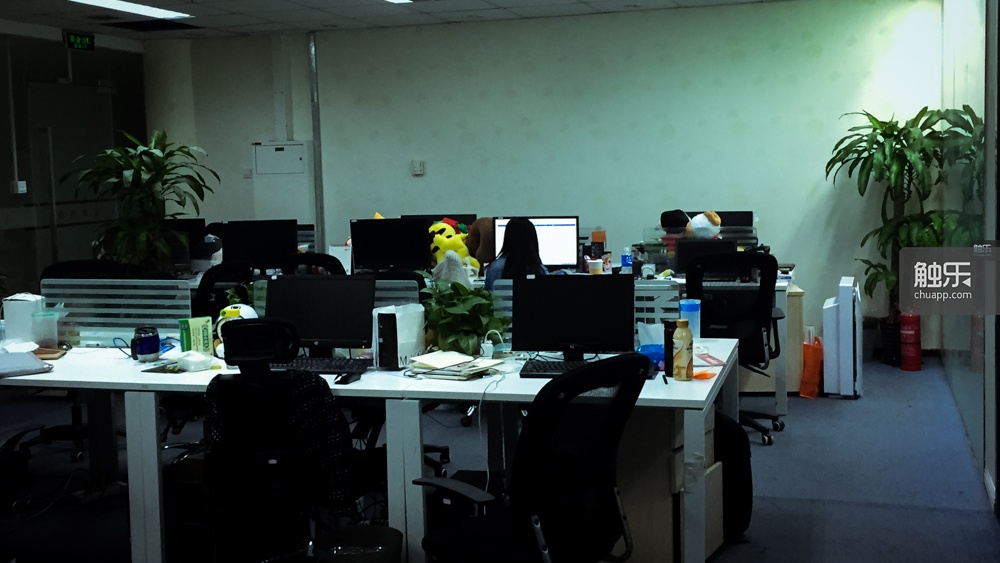 龙渊办公室，晚10点，大多数其他项目组的人已经离开了