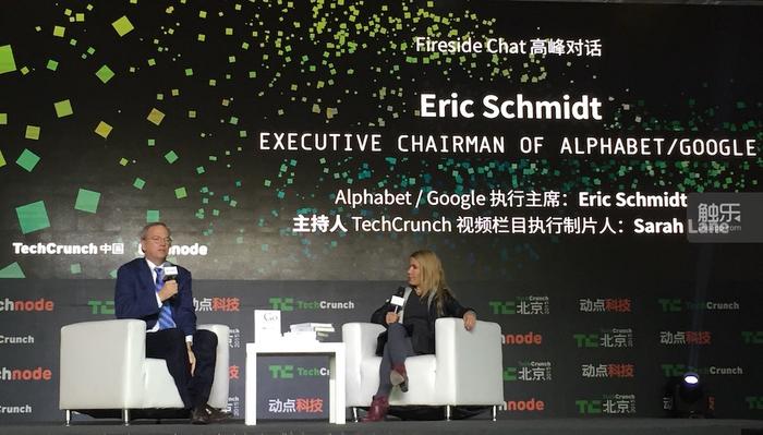Google执行主席施密特出席2015 Techcrunch国际创新峰会上表示，我们是希望能够给中国提供服务的，我们也继续跟政府保持这样的沟通。