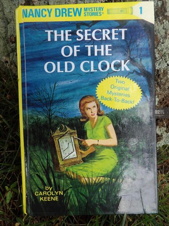 《南茜·朱尔探案系列》的第一部作品，出版于1959年