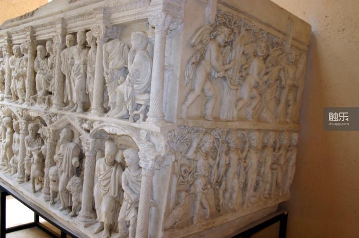 朱尼厄斯·巴索斯的石棺，约公元前359年，现藏于意大利罗马圣彼得大教堂，新圣器收藏室