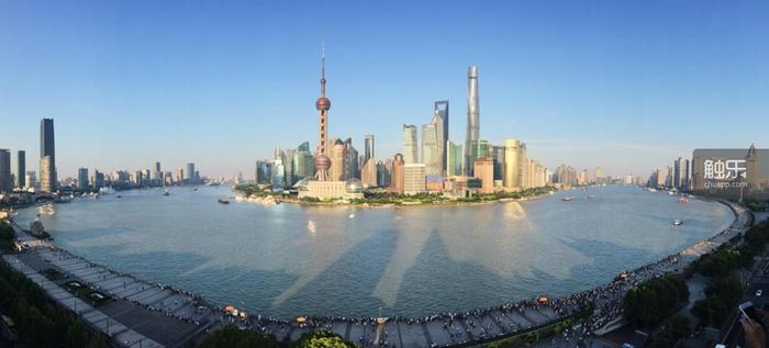 九霄厅的阳台，也是著名的观景台，可以看到著名的上海地标
