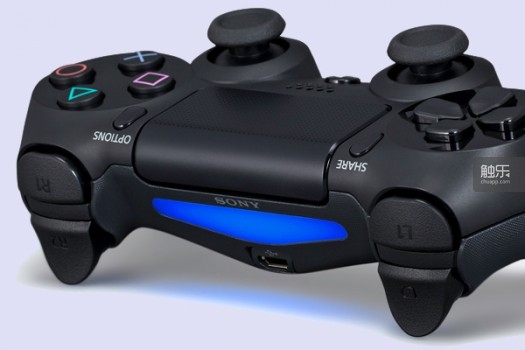 PS4的手柄上新增了触摸板